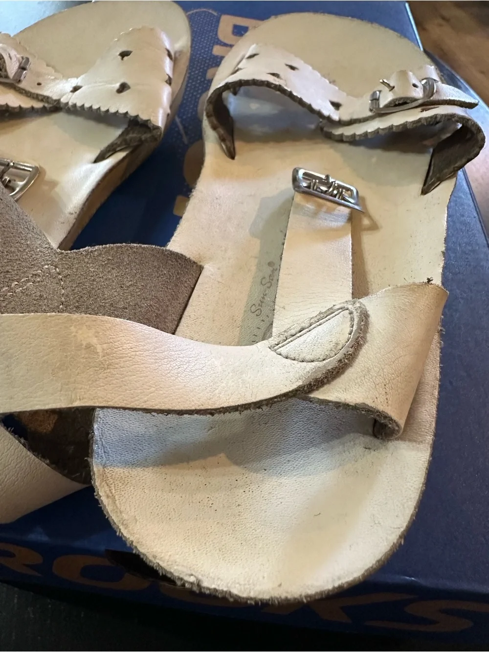 Girls white Heart Accent Buckle Sandals with Cushioned Footbed